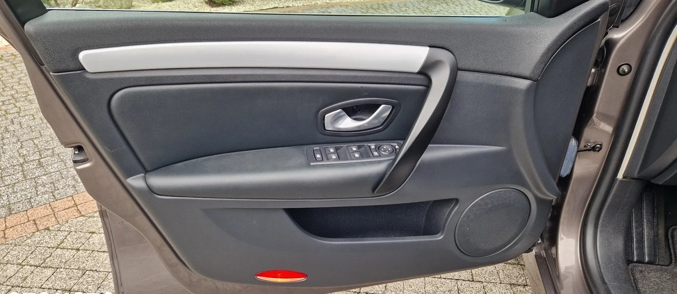 Renault Laguna cena 22699 przebieg: 214000, rok produkcji 2010 z Zielona Góra małe 379